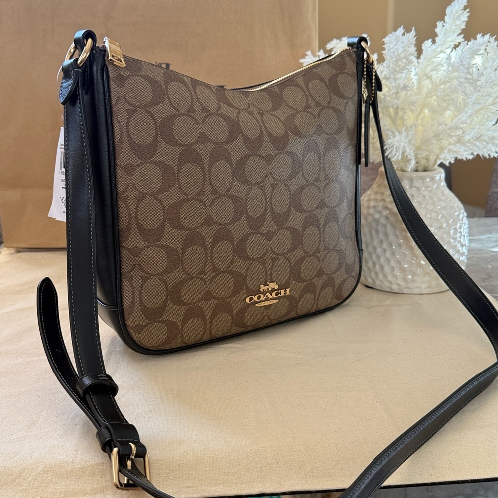 New, authentic Coach Signature Brown and Black crossbody bag - Picture 4 of 12